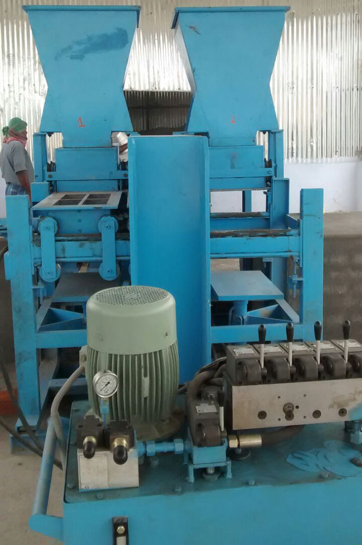 Fly-Ash Bricks Machine, Semi Auto